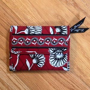 Vera Bradley | Compact Quilted Wallet | Deco Daisy (retired pattern)